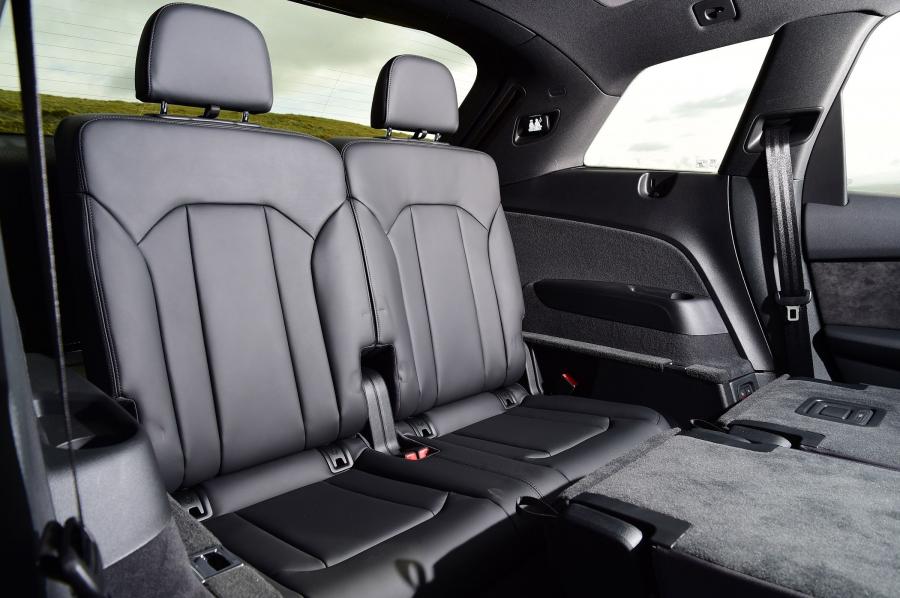 Интерьер Audi Q7 TDI Quattro S-Line (4M) 2015 года  (UK) (фото 4 из 40)